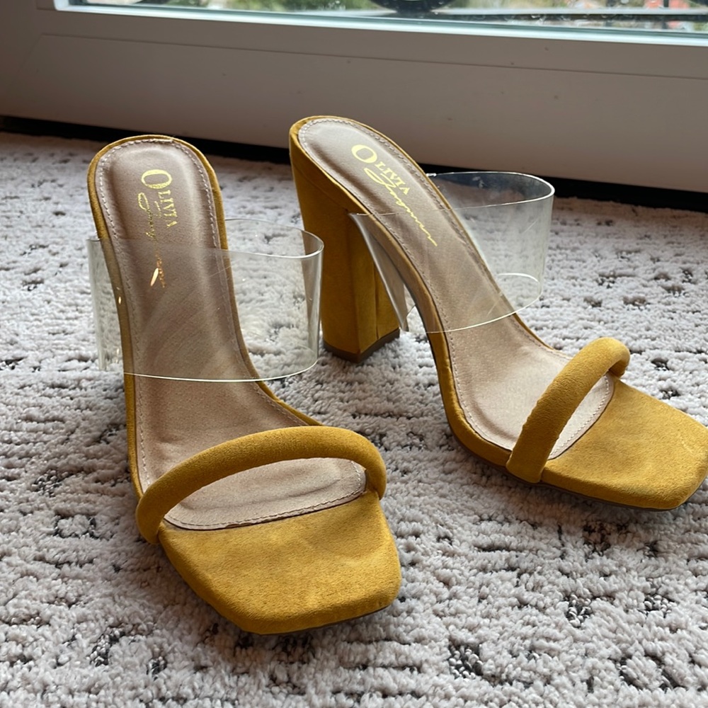Yellow mustard heels great condition